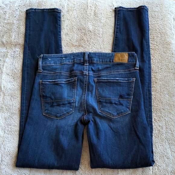American Eagle Darker Wash Super Stretch Lower Rise Skinny Blue Jeans Size 2L - Picture 6 of 6